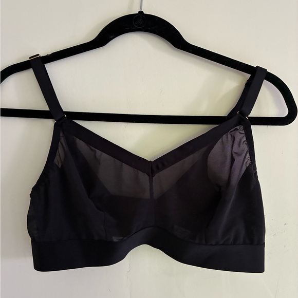 Harper Wilde ComfortMesh™ Triangle
Soft Sheer Bralette XL - Picture 2 of 13